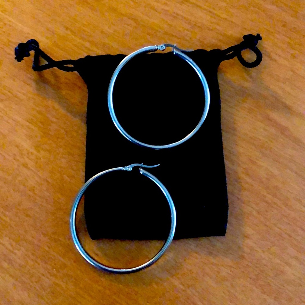 NWOT 18k White Gold Earrings